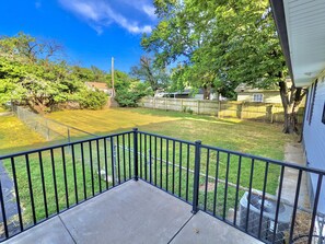 Property grounds - The Toucan: Dreamy 2 Bed Home Near Arts District (Joplin)