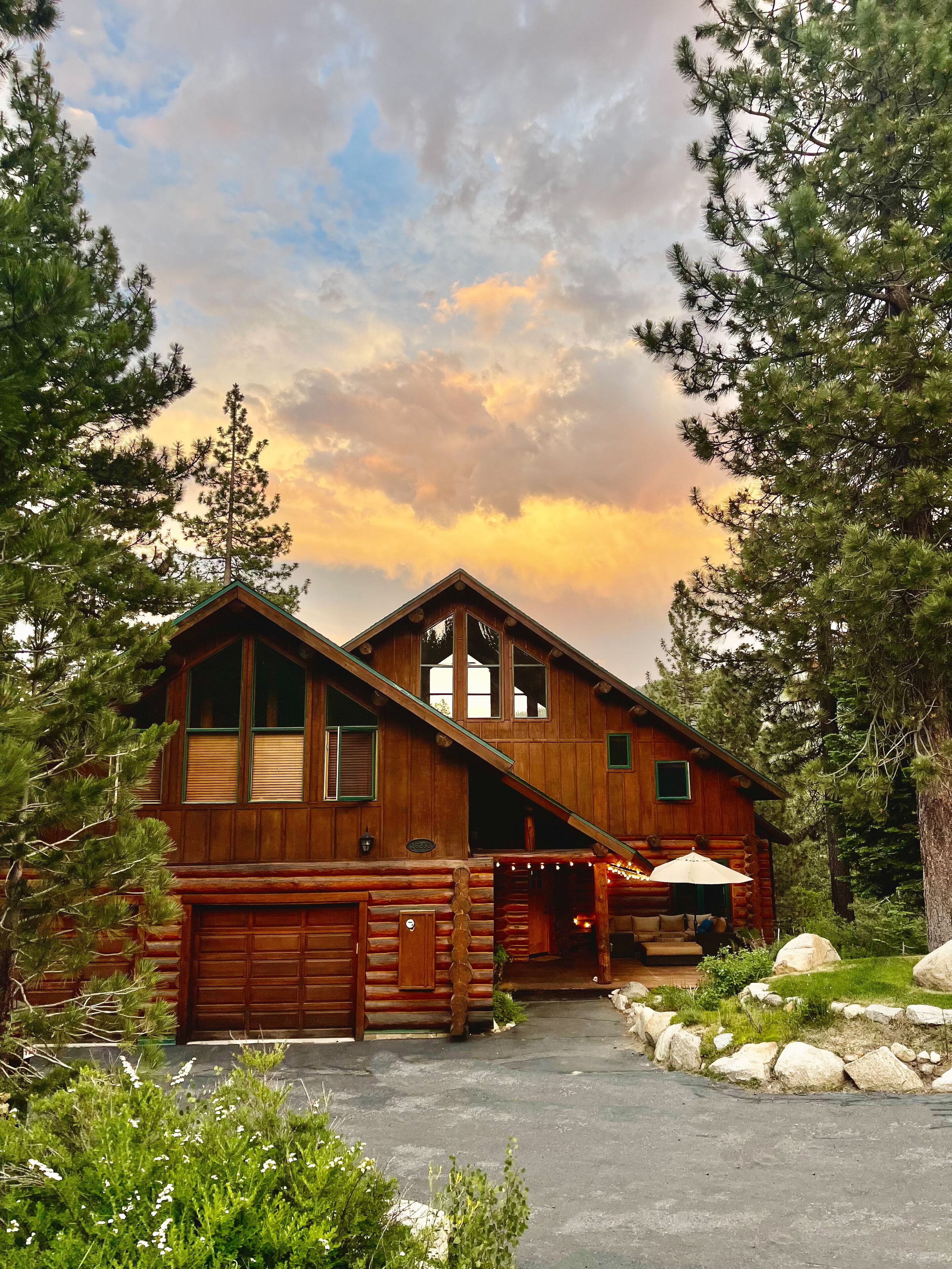The 'Mountain Odyssey' log cabin 4,000 sq.ft Wolfe Estates, Donner Lake, Truckee