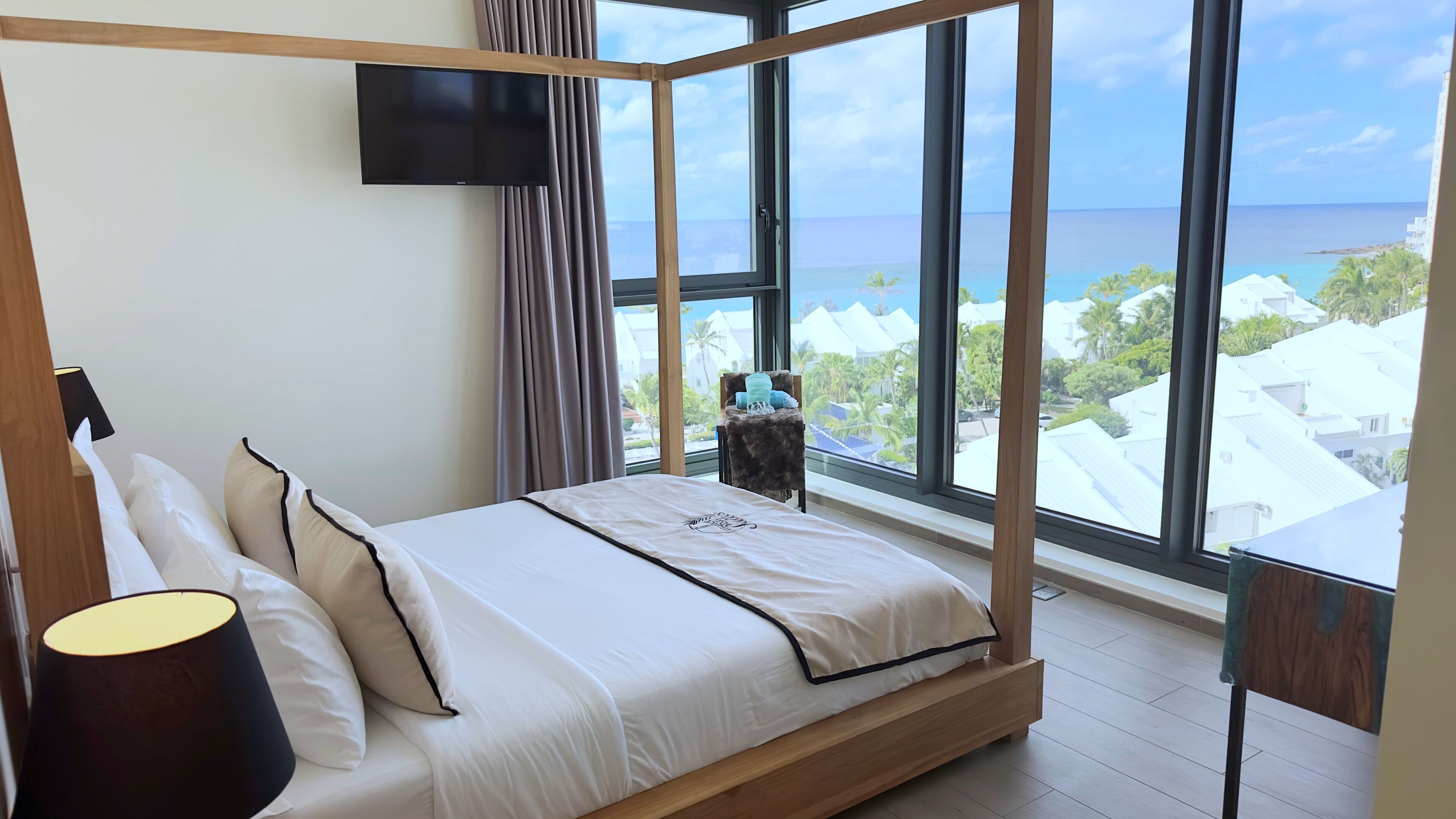 801:Grand Apartment, 1 Queen Bed, Sea View | Egyptian cotton sheets, premium bedding, Select Comfort beds