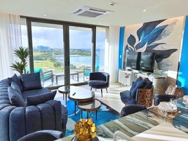 804:Grand Apartment, 1 bedroom, 1 living room | Living area | 55-inch Smart TV with satellite channels, Netflix, Hulu