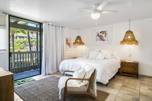 1 bedroom, desk, iron/ironing board, travel cot -  Boho Style Peek-a-Boo Oceanview Studio with A/C (Kailua-Kona)