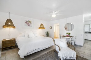 1 bedroom, desk, iron/ironing board, travel crib - Boho Style Peek-a-Boo Oceanview Studio with A/C - Super Comfy! (Kailua-Kona)