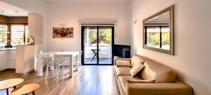 Interior - Rupin Nacre (Tel Aviv)
