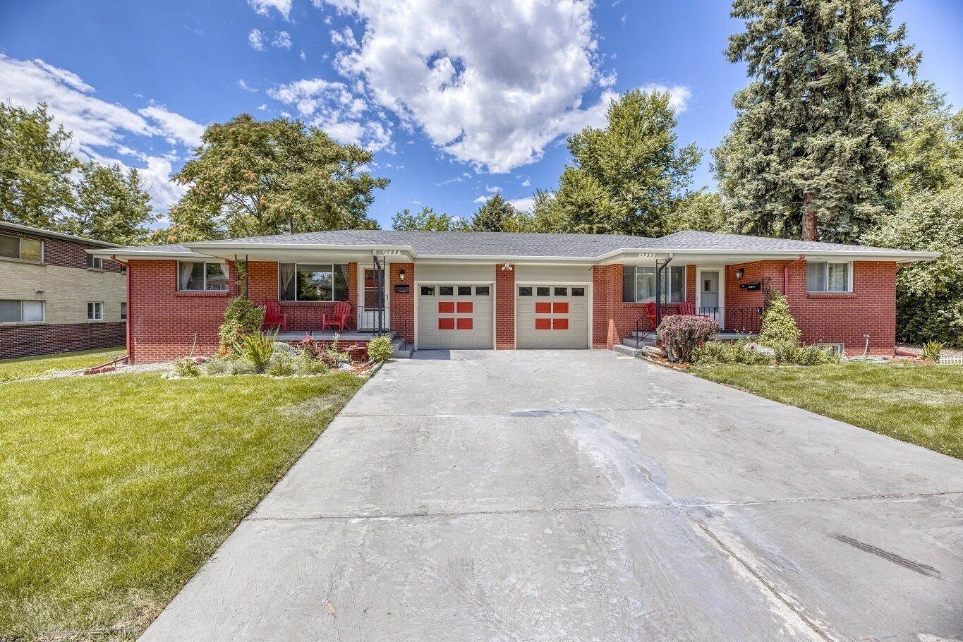 Spacious Triplex Near Downtown – Perfect 4 Groups!