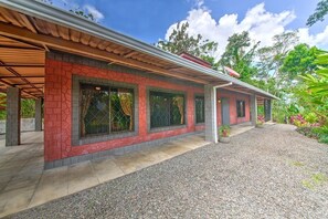 Exterior - Serenity Master Suite nestled on a 3-acre rain forest near La Fortuna! (Jicarito de Venado)