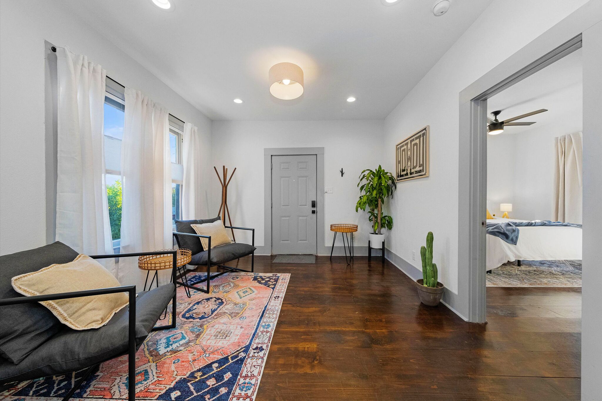 Iconic Blue Bungalow at The Pearl, River Walk & Downtown. Family & Pet Friendly!