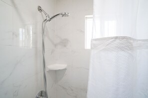 Habitación económica | Wifi gratis y ropa de cama