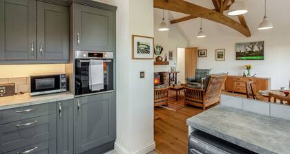 2 bedroom accommodation in Falfield, near Wotton-under-edge