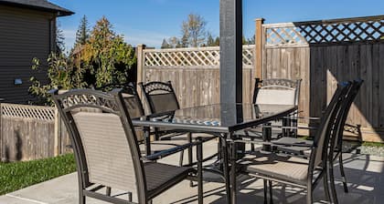 Modern Gateway Family-sized Suite in Thornhill-Maple Ridge - BC