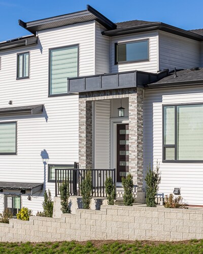 Modern Gateway Family-sized Suite in Thornhill-Maple Ridge - BC