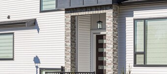 Modern Gateway Family-sized Suite in Thornhill-Maple Ridge - BC