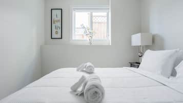 2 bedrooms, desk, WiFi, bed sheets
