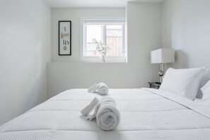 2 bedrooms, desk, WiFi, bed sheets