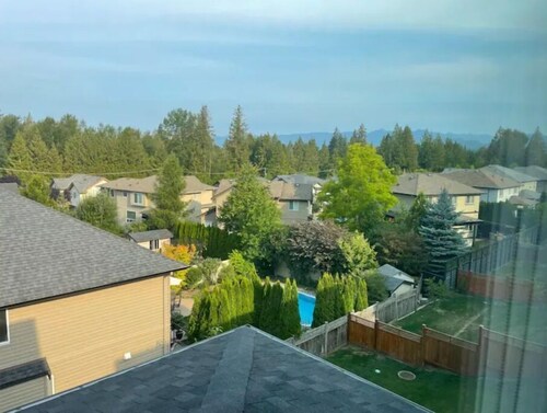 Modern Gateway Family-sized Suite in Thornhill-Maple Ridge - BC
