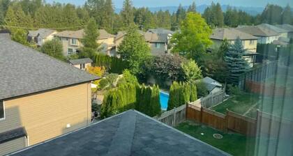 Modern Gateway Family-sized Suite in Thornhill-Maple Ridge - BC