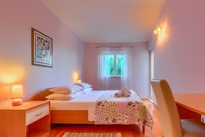 5 bedrooms, desk, soundproofing, iron/ironing board - Luxury vacation Villa with amazing views, pool and jacuzzi (Solin)