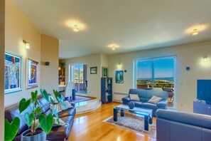 Smart-TV, peis, videospill og bordtennis