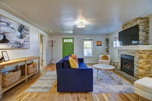 Smart TV, fireplace, computer monitors, printers