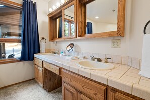 Chalet rustique de base | Salle de bain