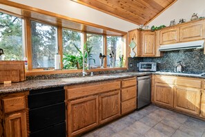 Basic Cabin | Private kitchen | Electric kettle - North Shore Lakefront (Fawnskin)