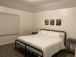 3 chambres, fer et planche à repasser, Wi-Fi, draps fournis