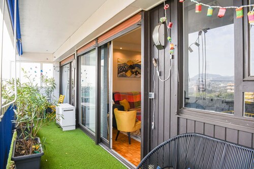 Grand appartement avec balcon et parking