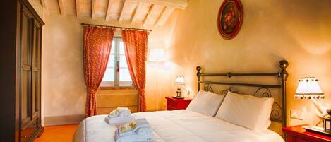 1 bedroom, in-room safe, WiFi, bed sheets