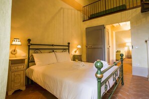 1 bedroom, WiFi, bed sheets - Farmhouse San Pietro apartment Fern (Castiglion Fibocchi)