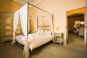 2 bedrooms, in-room safe, WiFi, bed sheets