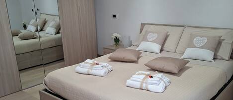 1 bedroom, iron/ironing board, travel cot, free WiFi