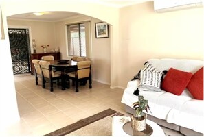 Family Villa | Living area | Flat-screen TV - Sydney Blue mountain Retreat (Kingswood)