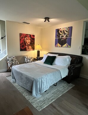 3 bedrooms, iron/ironing board, free WiFi, bed sheets - Empire Beats (Austin)
