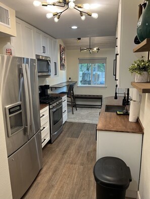 Fridge, microwave, oven, stovetop - Empire Beats (Austin)