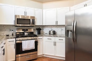 Fridge, microwave, stovetop, dishwasher