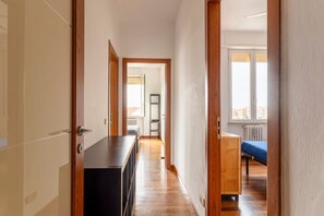 2 habitaciones, tabla de planchar con plancha y internet