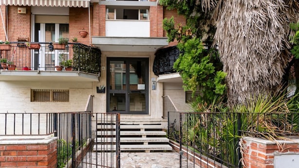 Exterior detail - Large apartment of 80 sqm located on the fifth floor of a building with lift (10 steps to access), can accommodate up to 4 people.The accommodation is located in an area served by all the main services: bars, restaurants, supermarkets and pharmacy, publi (Livorno)