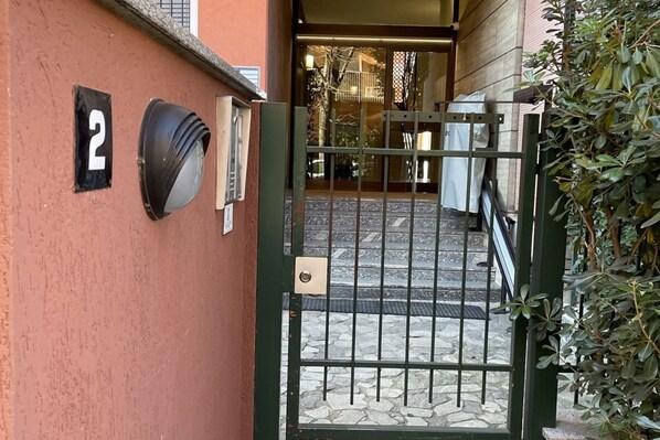 Exterior detail - Bnbook Minotti Rho Fiera (Rho)