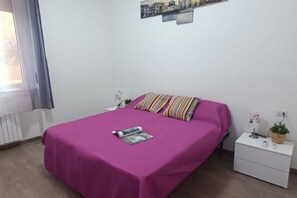 2 makuuhuonetta, silitysrauta/-lauta, Wi-Fi, vuodevaatteet