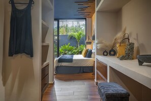 4 bedrooms, iron/ironing board, travel cot, WiFi