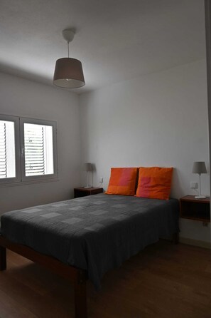 3 chambres, fer et planche à repasser, lit parapluie, Wi-Fi gratuit