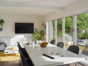 Dining - A beautifully presented, spacious holiday home. (Newquay)