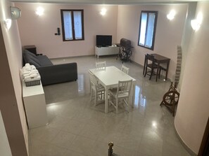 智能电视、壁炉