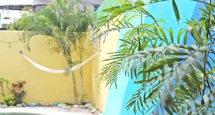 2 BR - Fast Internet, King beds, AC, Near beach w/Pool