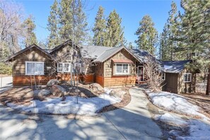 Front of property - Big Bear Villa (Big Bear Lake)