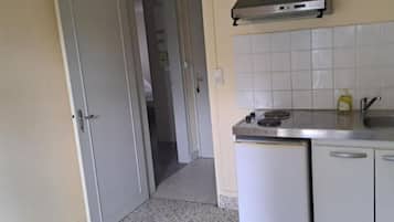 Fridge, microwave, stovetop, cookware/dishes/utensils