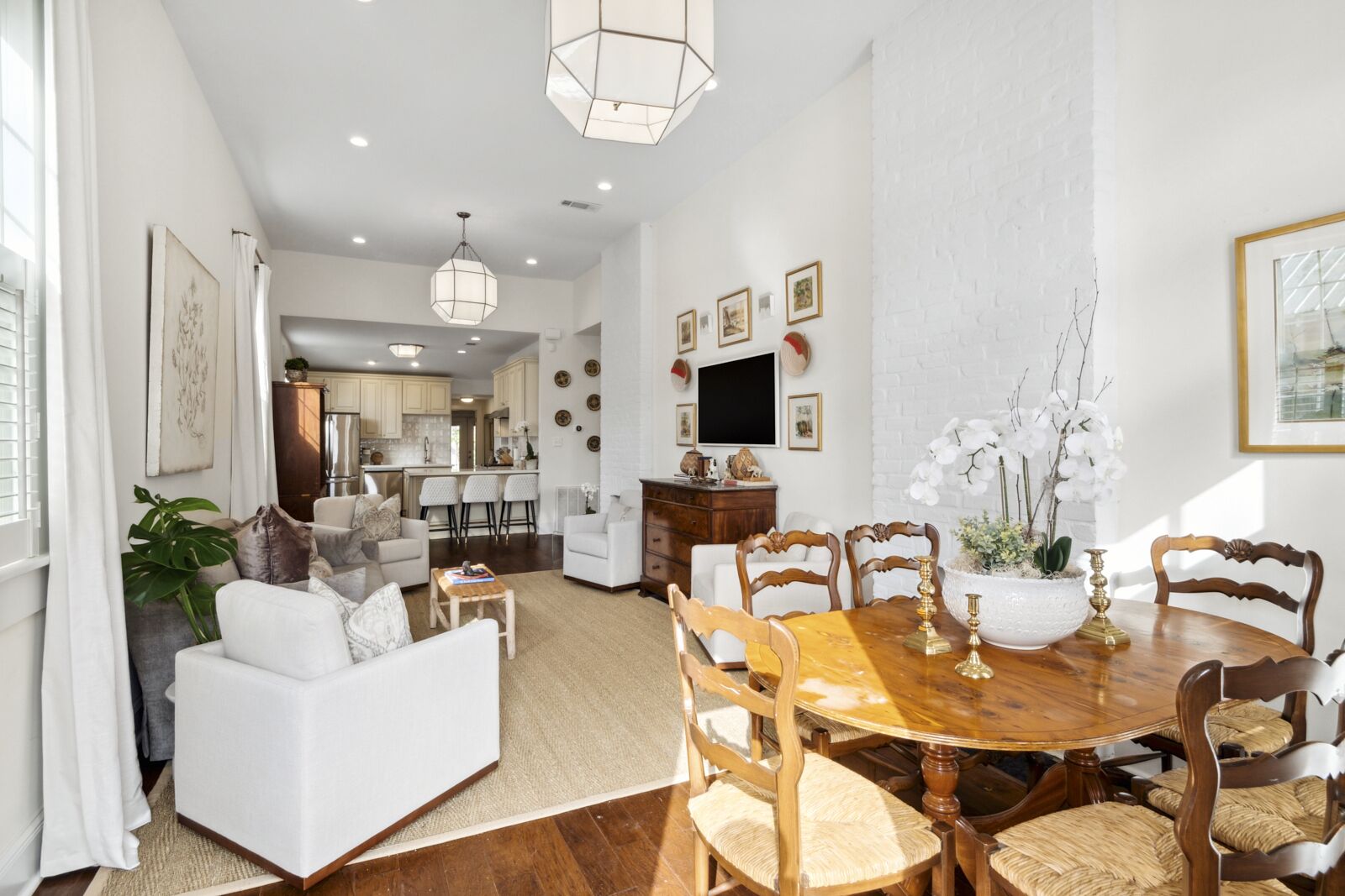 المنشأة من الداخل