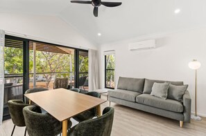 Deluxe 2 Bedroom Canopy View Cabin - Sleeps 6 | Living area | Flat-screen TV - Discovery Parks - Broome (Broome)