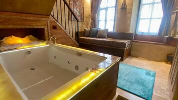 Premium Room | Premium bedding, free minibar items, free WiFi, bed sheets