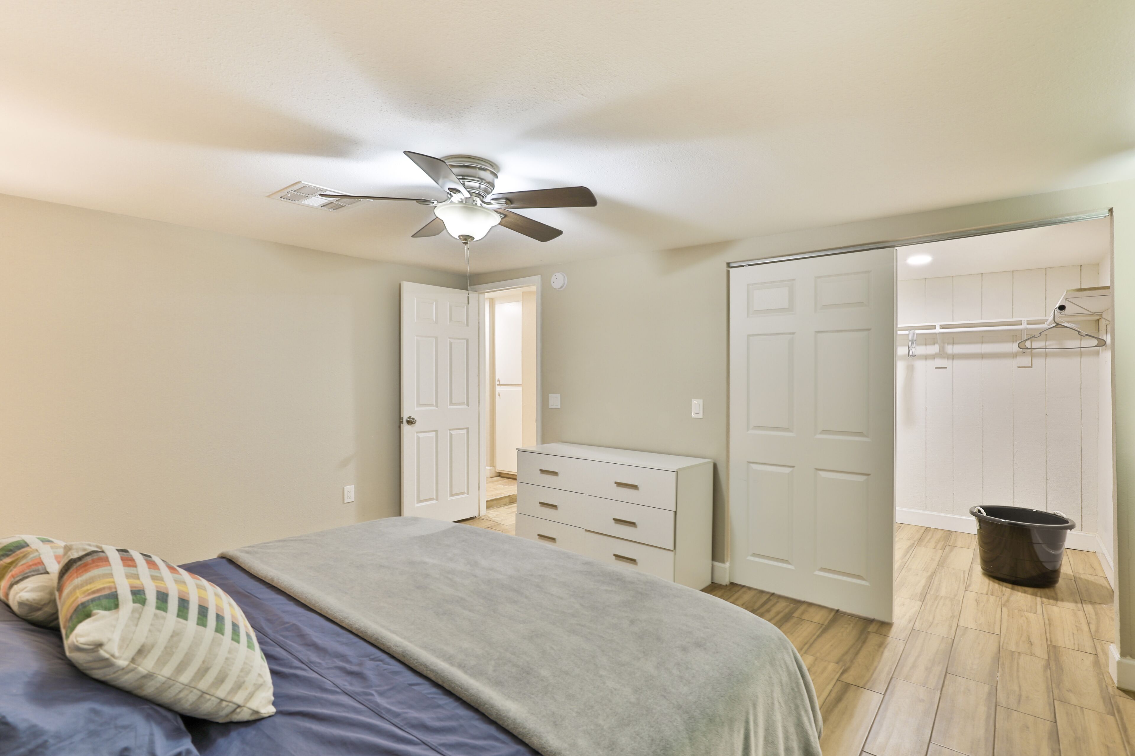 4 bedrooms, WiFi, bed sheets