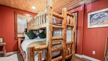 Basic Cabin | 3 bedrooms, free WiFi